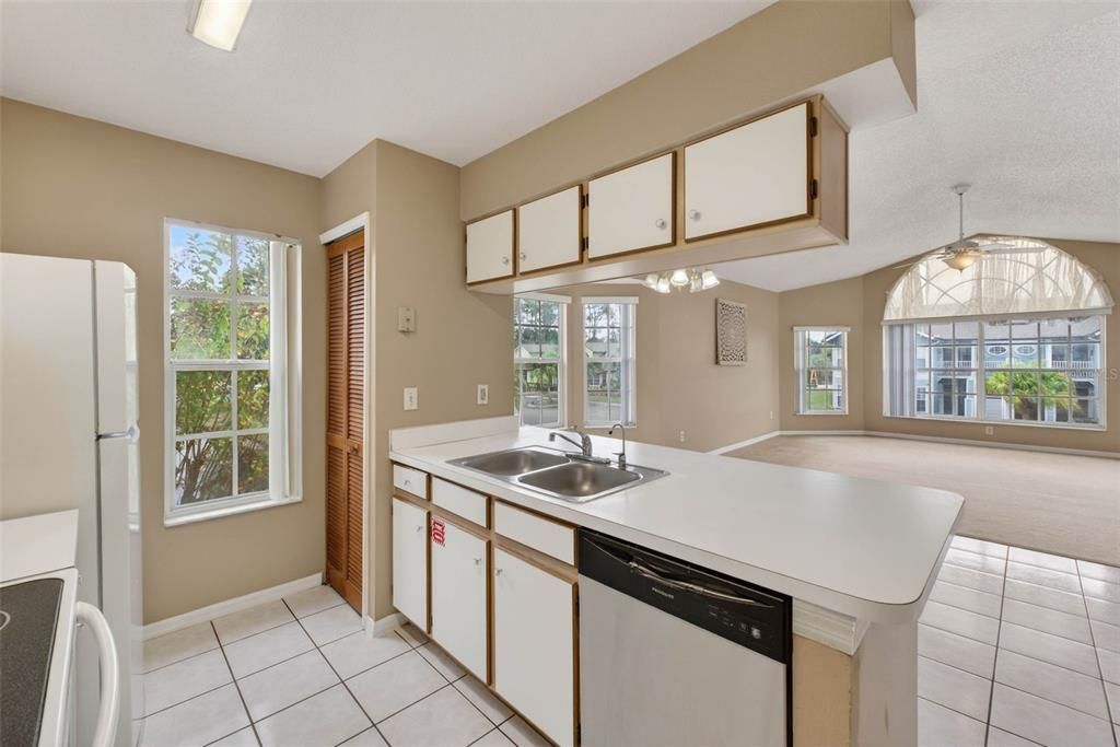 待售: $210,000 (3 贝兹, 2 浴室, 1350 平方英尺)