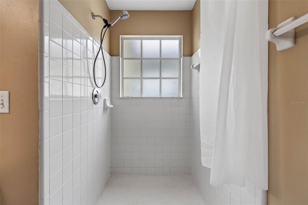 待售: $210,000 (3 贝兹, 2 浴室, 1350 平方英尺)