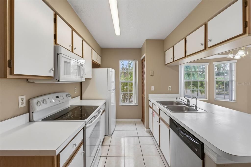 待售: $210,000 (3 贝兹, 2 浴室, 1350 平方英尺)