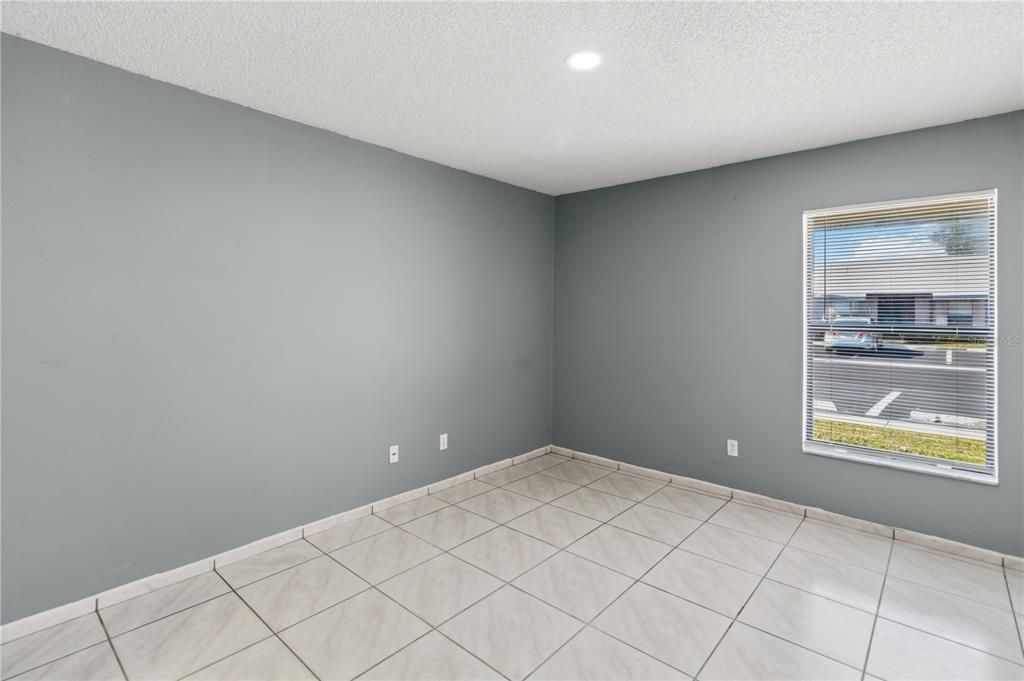 For Sale: $215,000 (2 beds, 2 baths, 962 Square Feet)