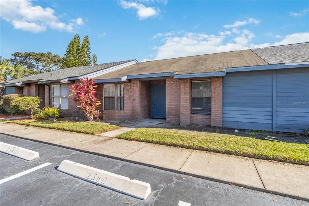 For Sale: $215,000 (2 beds, 2 baths, 962 Square Feet)