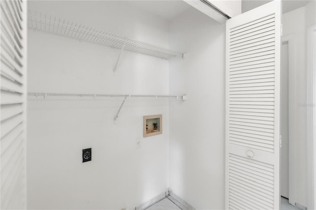 For Sale: $215,000 (2 beds, 2 baths, 962 Square Feet)