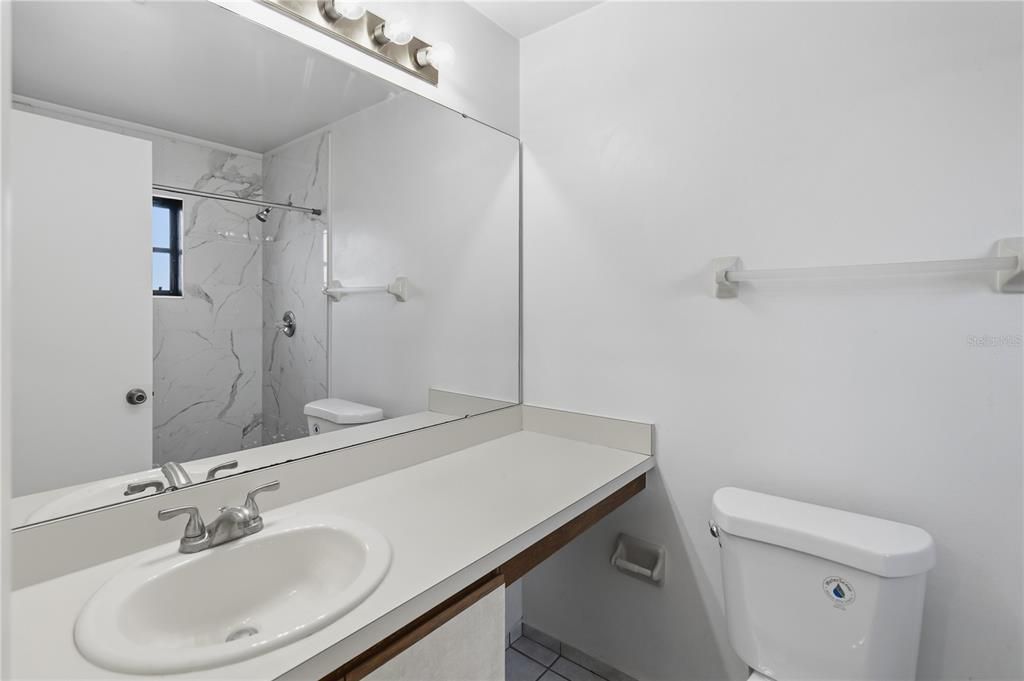 For Sale: $215,000 (2 beds, 2 baths, 962 Square Feet)