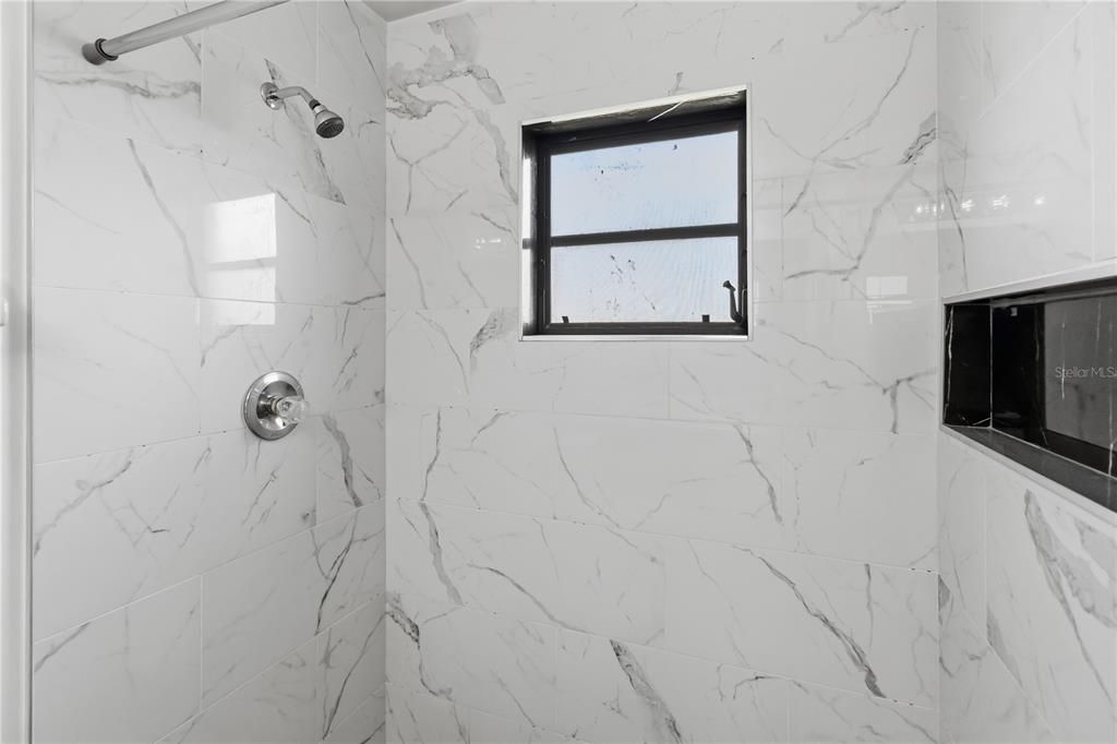 For Sale: $215,000 (2 beds, 2 baths, 962 Square Feet)