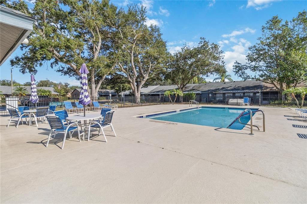 For Sale: $215,000 (2 beds, 2 baths, 962 Square Feet)