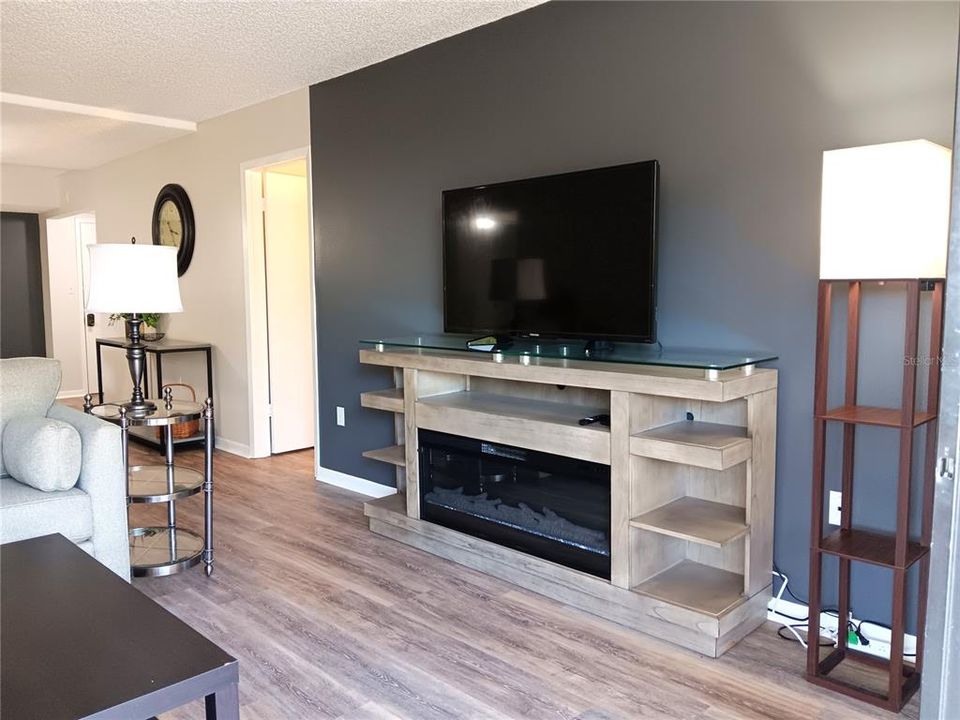 For Rent: $2,700 (2 beds, 2 baths, 1185 Square Feet)