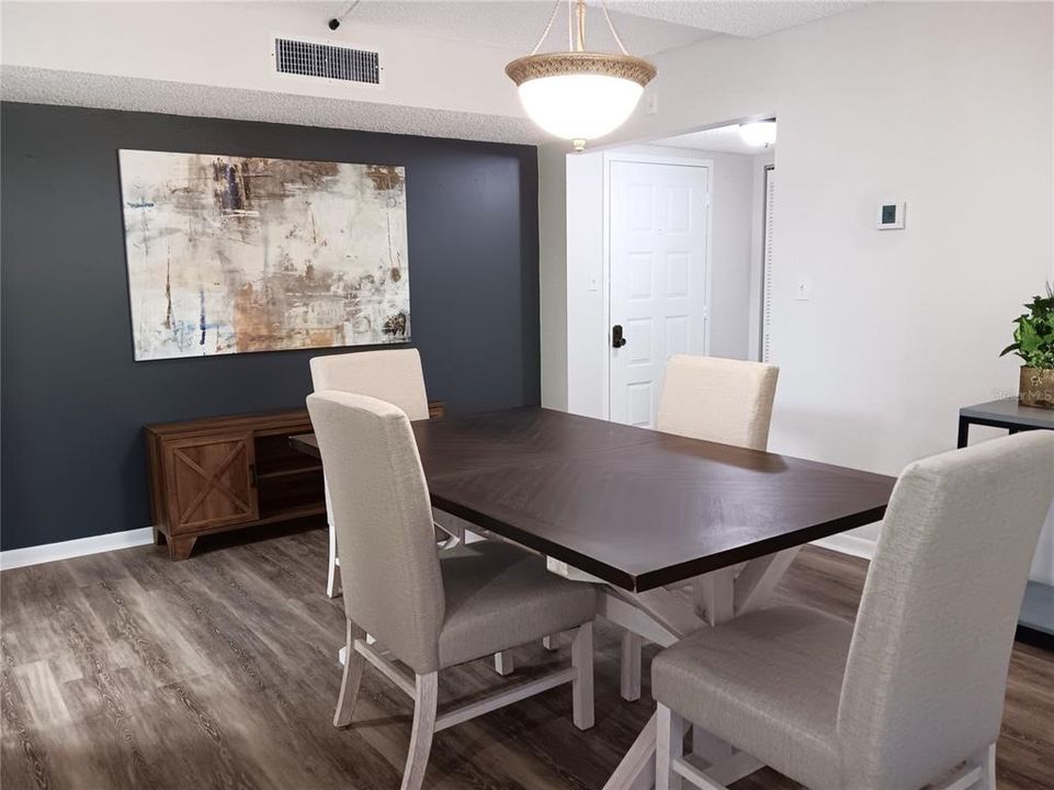 For Rent: $2,700 (2 beds, 2 baths, 1185 Square Feet)