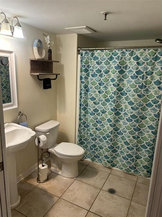 For Rent: $7,000 (2 beds, 2 baths, 1050 Square Feet)