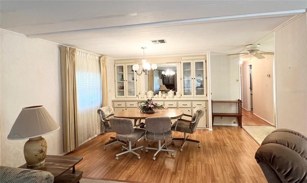 На продажу: $129,000 (2 спален, 2 ванн, 1248 Квадратных фут)