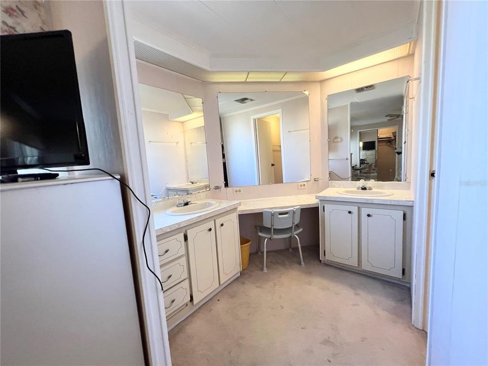 На продажу: $129,000 (2 спален, 2 ванн, 1248 Квадратных фут)