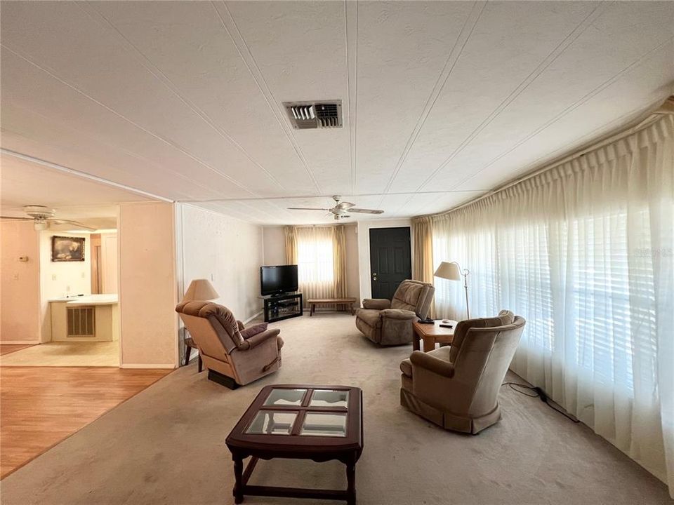 На продажу: $129,000 (2 спален, 2 ванн, 1248 Квадратных фут)