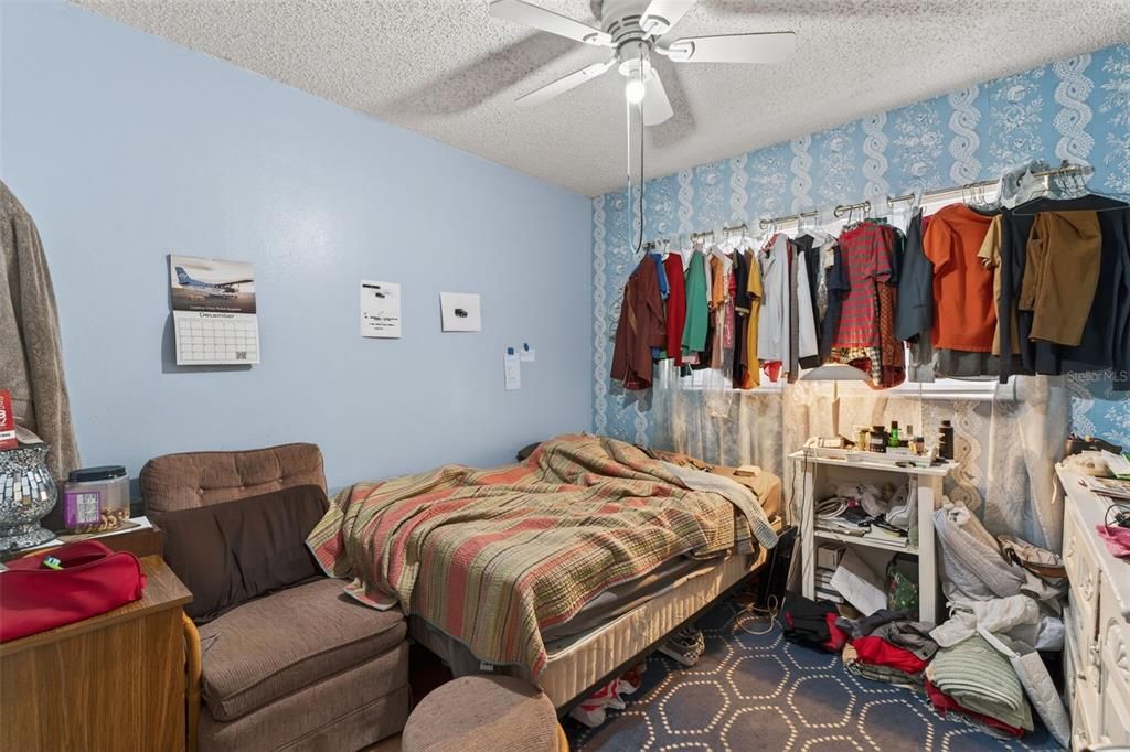 For Sale: $389,900 (4 beds, 2 baths, 1834 Square Feet)