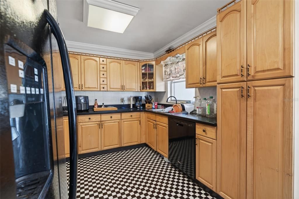 For Sale: $389,900 (4 beds, 2 baths, 1834 Square Feet)