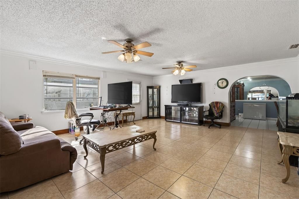 For Sale: $389,900 (4 beds, 2 baths, 1834 Square Feet)