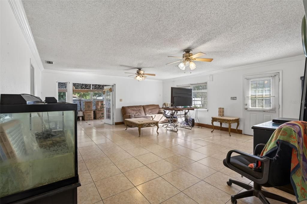 For Sale: $389,900 (4 beds, 2 baths, 1834 Square Feet)