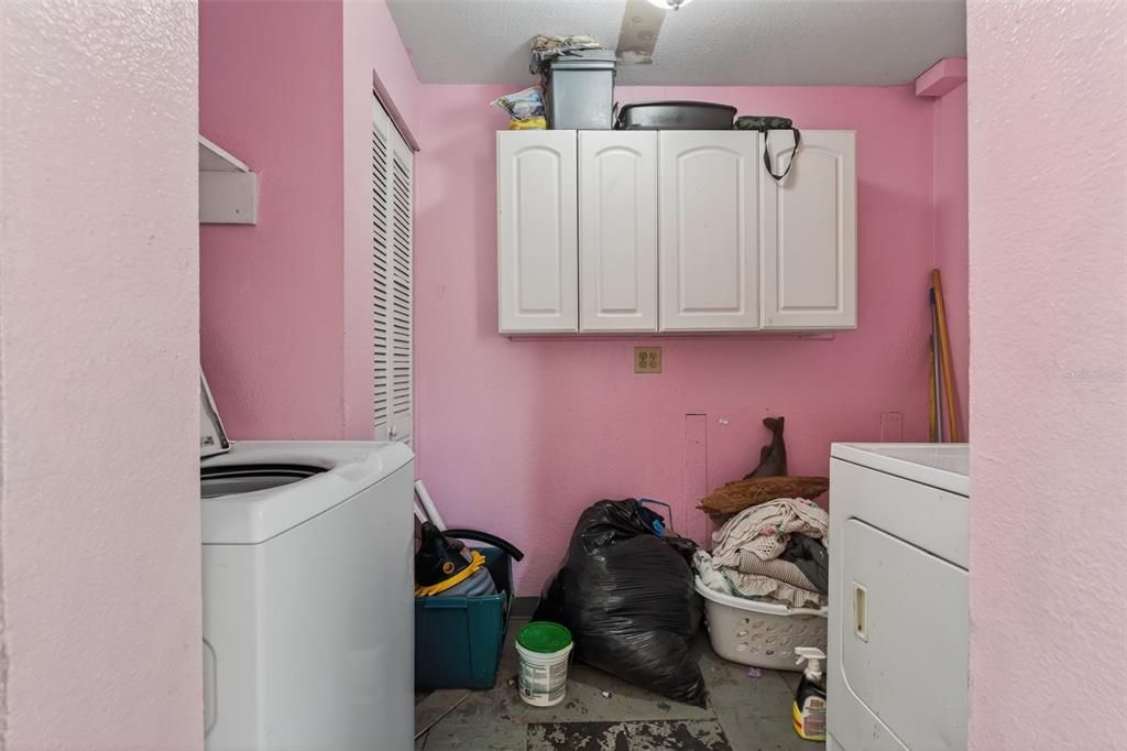 For Sale: $389,900 (4 beds, 2 baths, 1834 Square Feet)