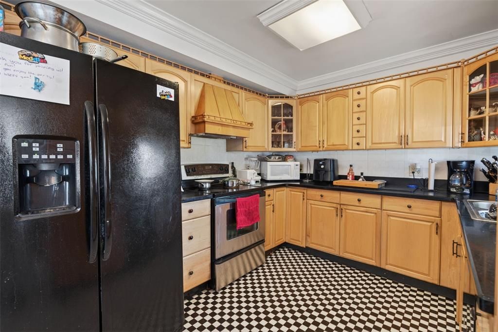 For Sale: $389,900 (4 beds, 2 baths, 1834 Square Feet)