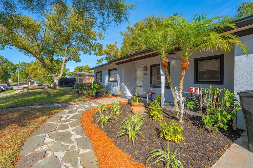 For Sale: $389,900 (4 beds, 2 baths, 1834 Square Feet)