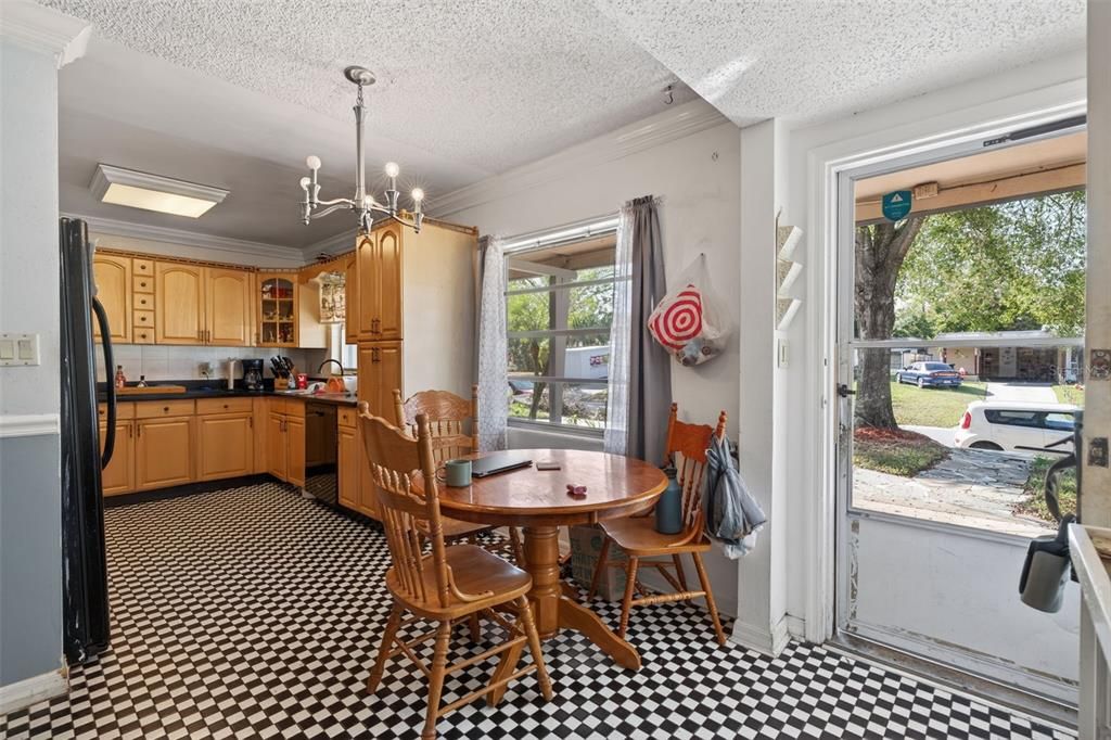 For Sale: $389,900 (4 beds, 2 baths, 1834 Square Feet)