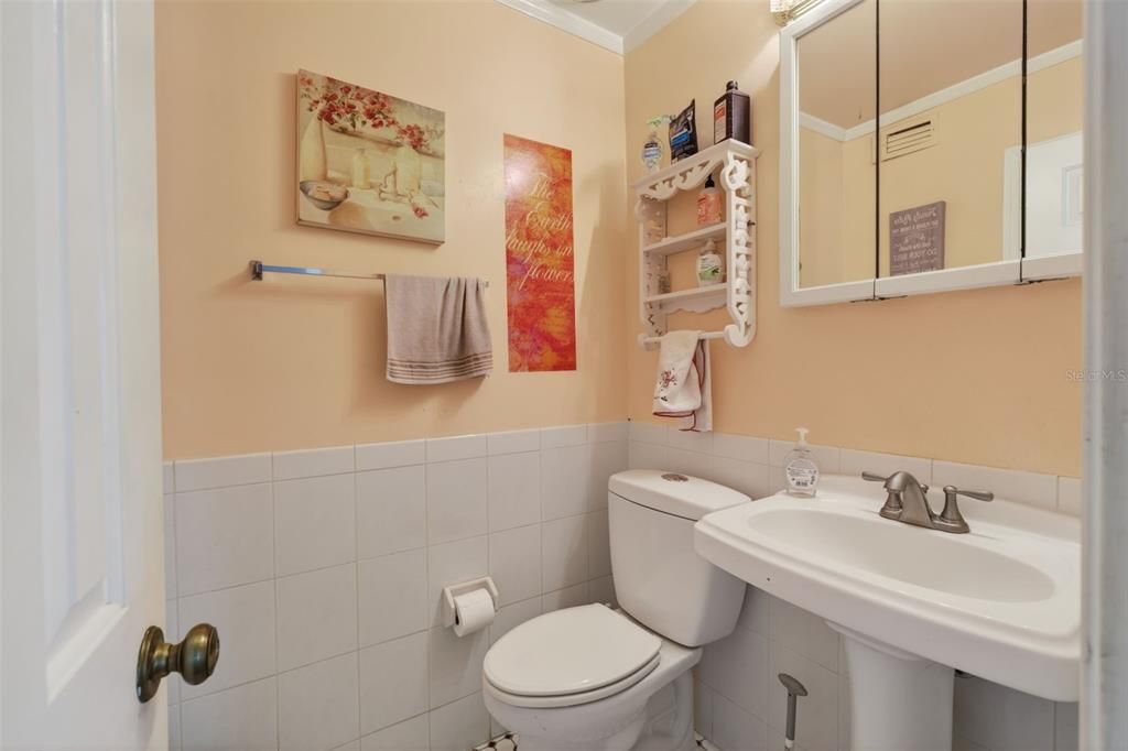 For Sale: $389,900 (4 beds, 2 baths, 1834 Square Feet)