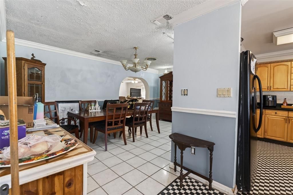 For Sale: $389,900 (4 beds, 2 baths, 1834 Square Feet)