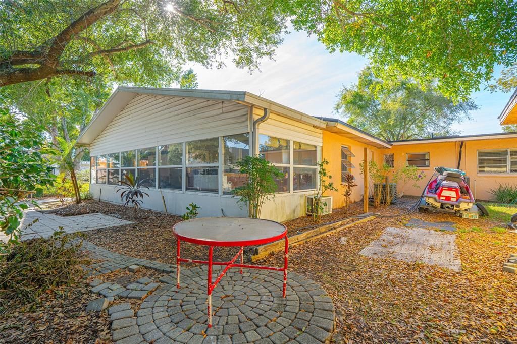 For Sale: $389,900 (4 beds, 2 baths, 1834 Square Feet)