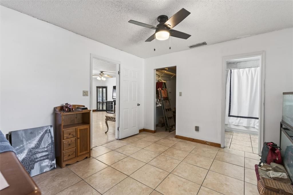 For Sale: $389,900 (4 beds, 2 baths, 1834 Square Feet)