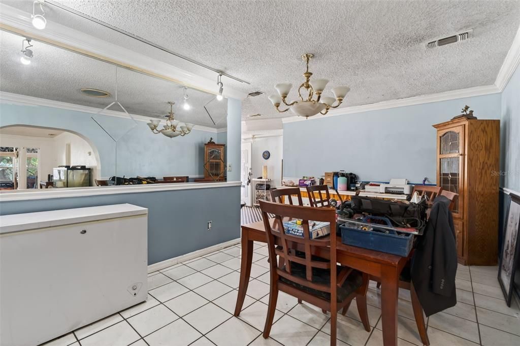 For Sale: $389,900 (4 beds, 2 baths, 1834 Square Feet)