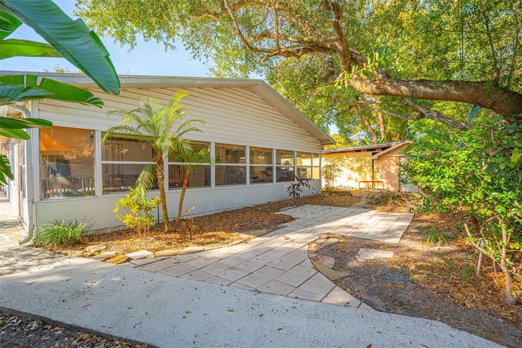 For Sale: $389,900 (4 beds, 2 baths, 1834 Square Feet)