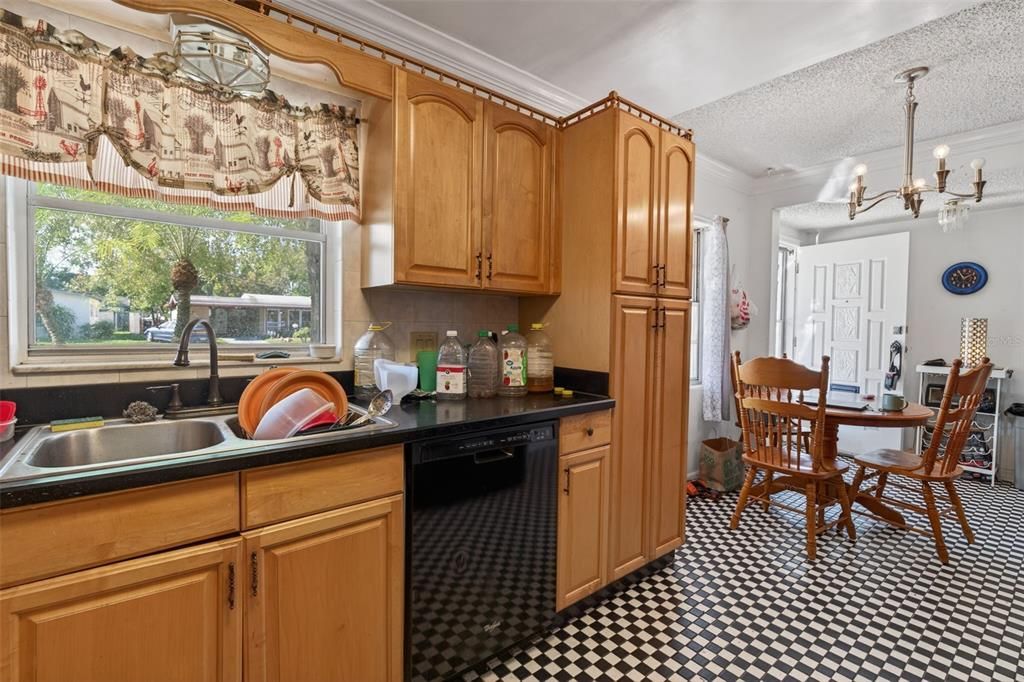 For Sale: $389,900 (4 beds, 2 baths, 1834 Square Feet)