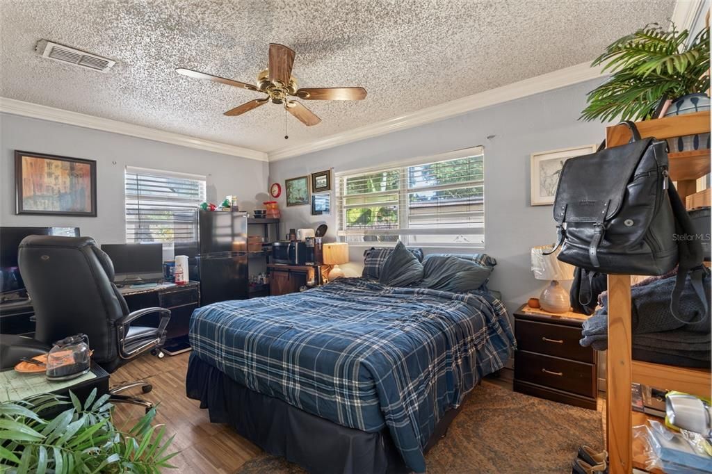 For Sale: $389,900 (4 beds, 2 baths, 1834 Square Feet)