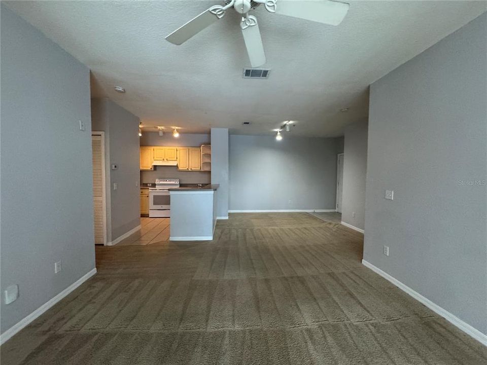 待售: $194,900 (2 贝兹, 2 浴室, 1009 平方英尺)