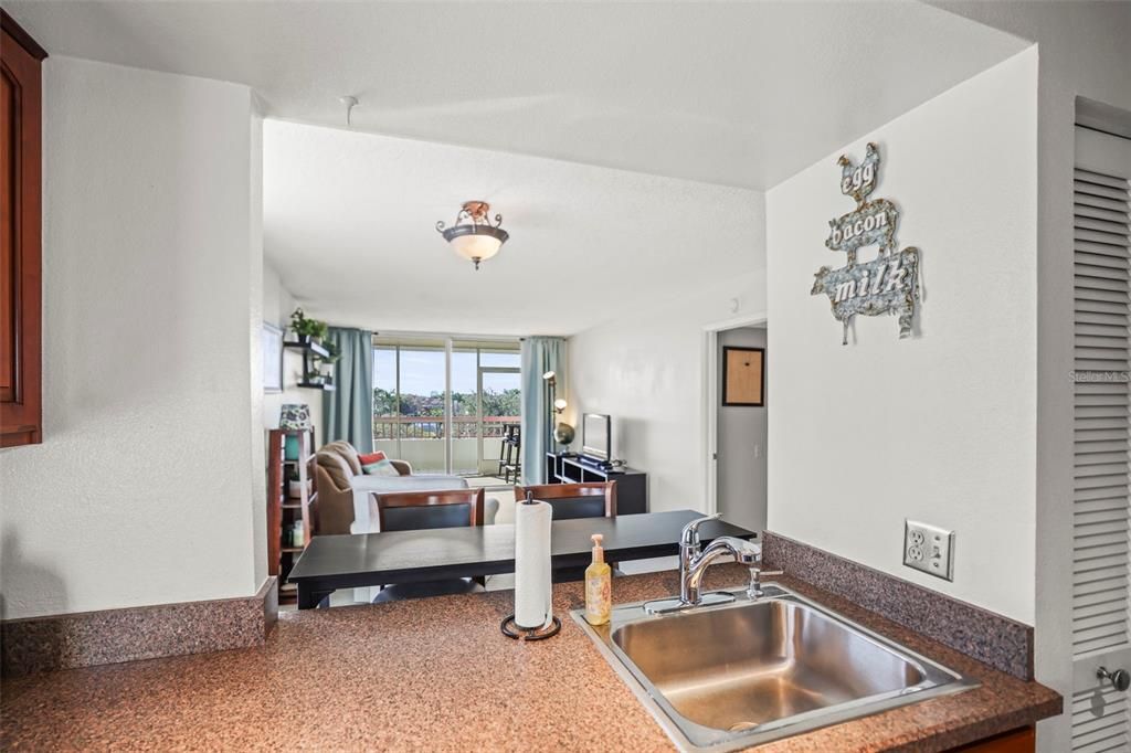 Active With Contract: $167,950 (1 beds, 1 baths, 760 Square Feet)