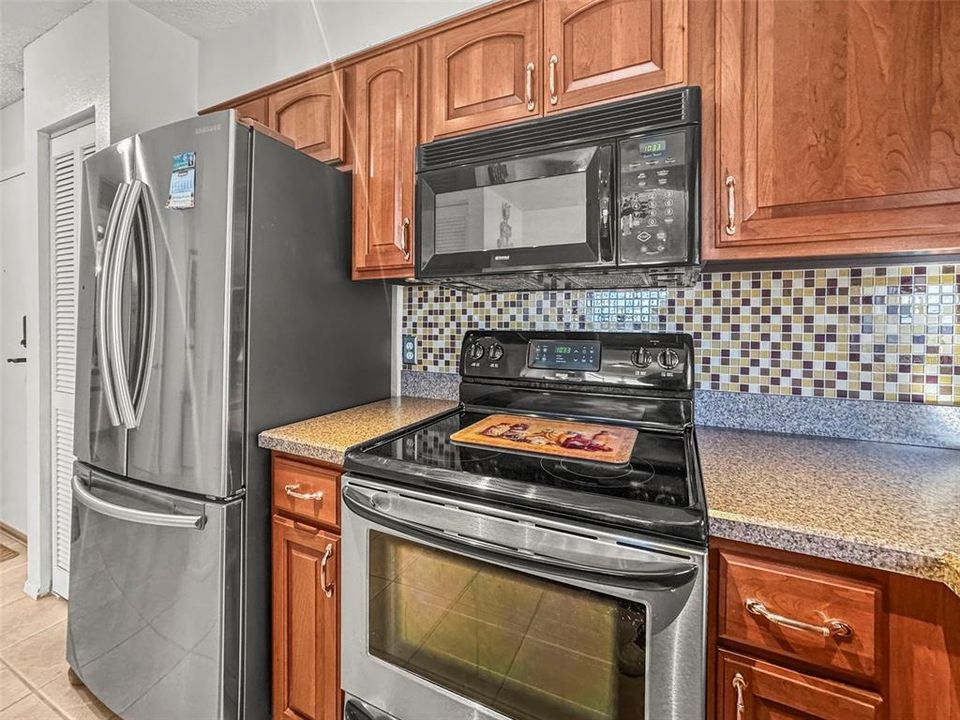 Active With Contract: $167,950 (1 beds, 1 baths, 760 Square Feet)