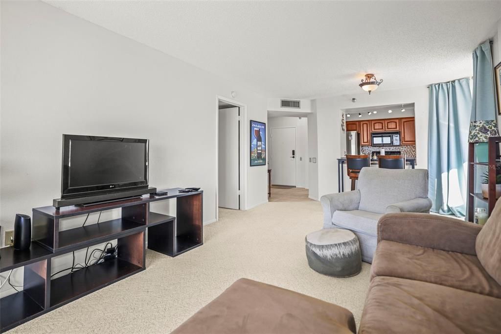 Active With Contract: $167,950 (1 beds, 1 baths, 760 Square Feet)
