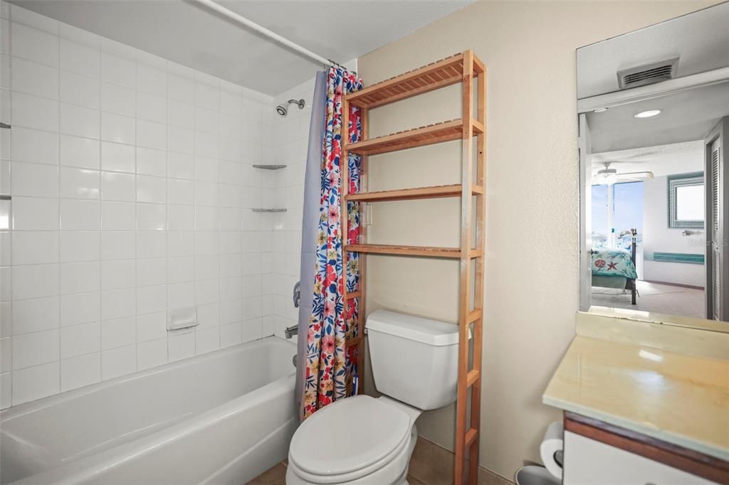 Active With Contract: $167,950 (1 beds, 1 baths, 760 Square Feet)