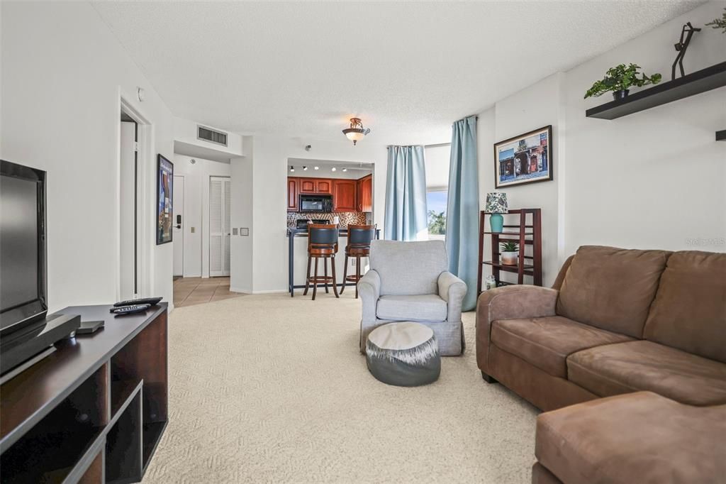 Active With Contract: $167,950 (1 beds, 1 baths, 760 Square Feet)