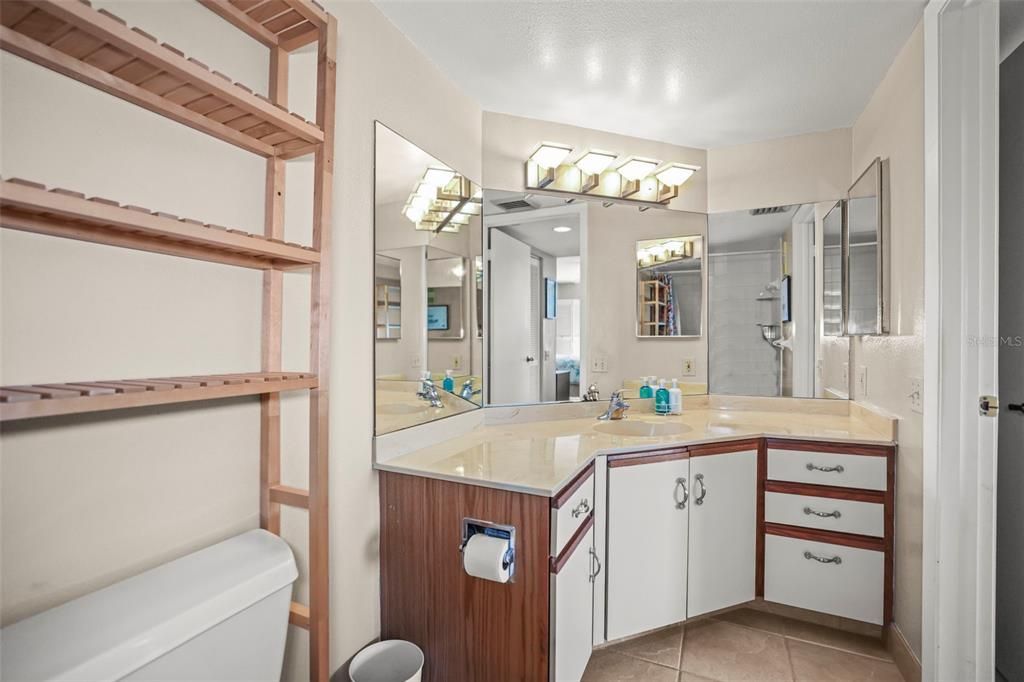 Active With Contract: $167,950 (1 beds, 1 baths, 760 Square Feet)