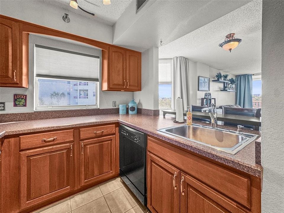 Active With Contract: $167,950 (1 beds, 1 baths, 760 Square Feet)