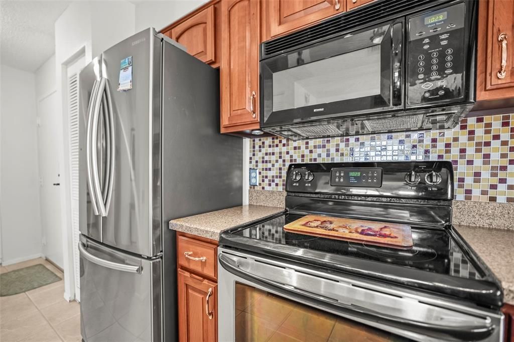 Active With Contract: $167,950 (1 beds, 1 baths, 760 Square Feet)