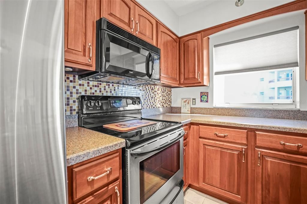 Active With Contract: $167,950 (1 beds, 1 baths, 760 Square Feet)