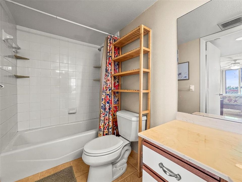 Active With Contract: $167,950 (1 beds, 1 baths, 760 Square Feet)