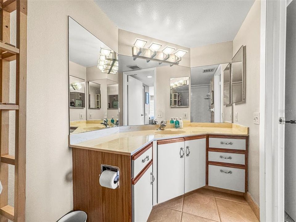 Active With Contract: $167,950 (1 beds, 1 baths, 760 Square Feet)