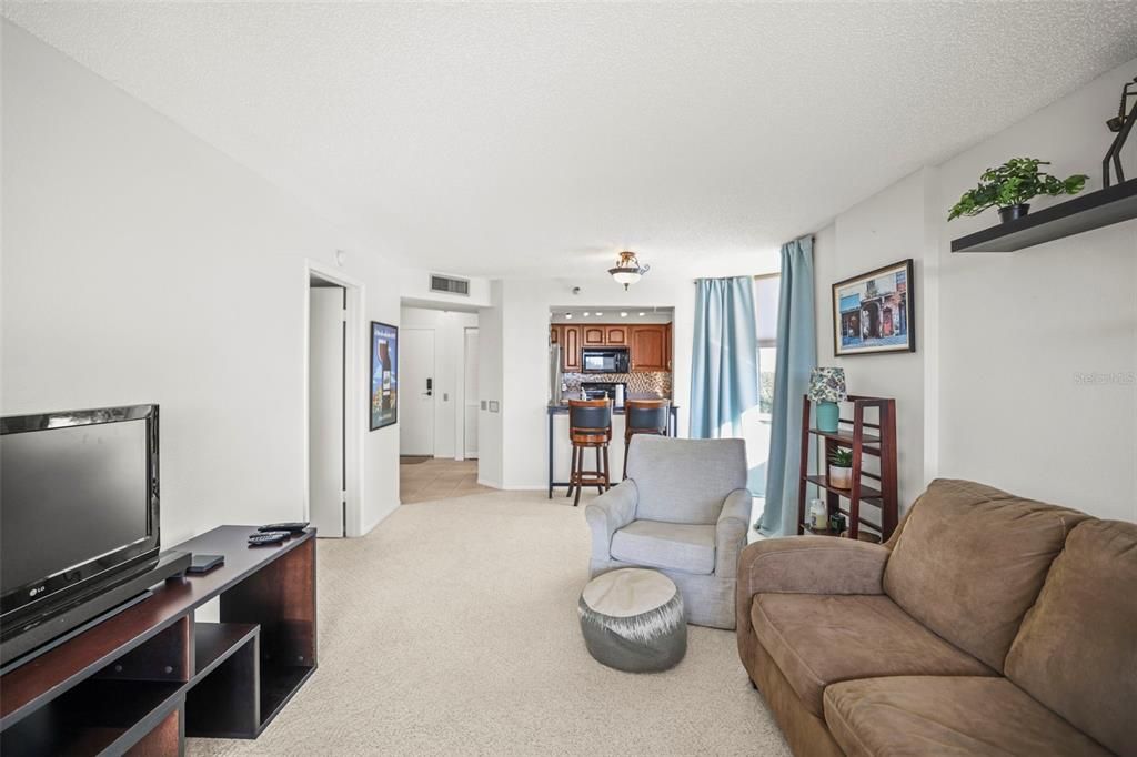 Active With Contract: $167,950 (1 beds, 1 baths, 760 Square Feet)