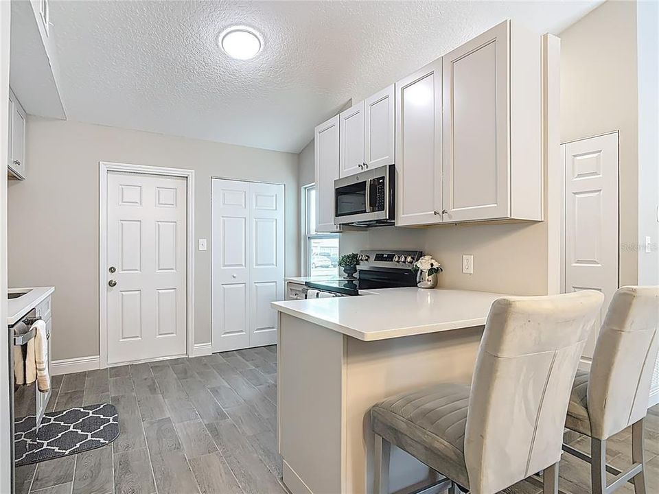 For Sale: $289,900 (3 beds, 2 baths, 1032 Square Feet)