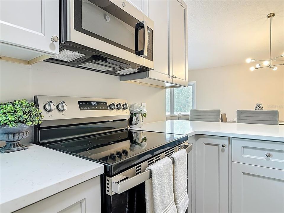 For Sale: $289,900 (3 beds, 2 baths, 1032 Square Feet)