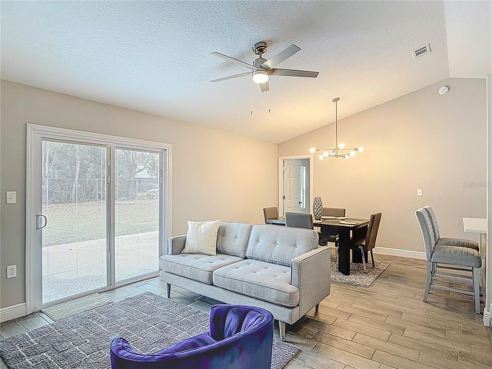 For Sale: $289,900 (3 beds, 2 baths, 1032 Square Feet)