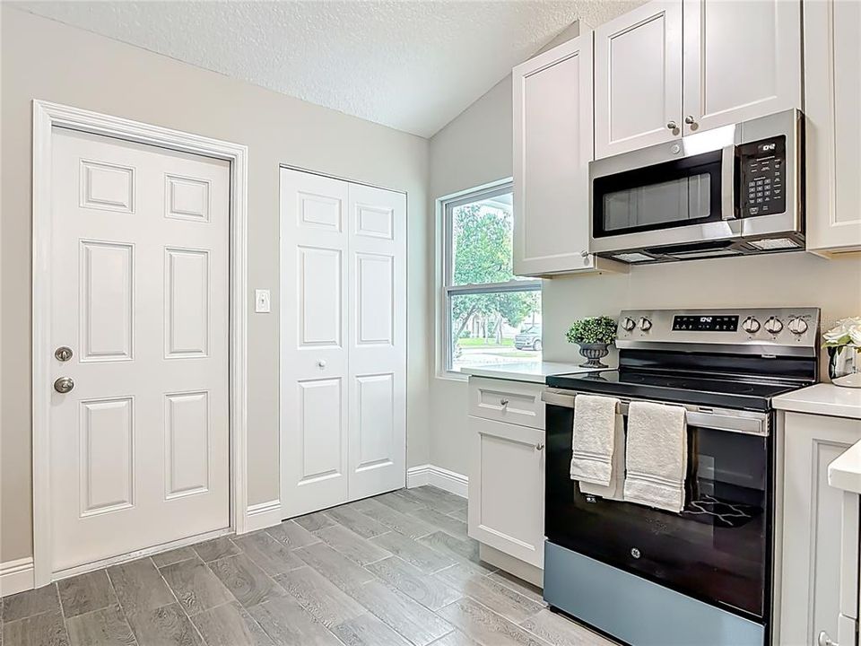 For Sale: $289,900 (3 beds, 2 baths, 1032 Square Feet)