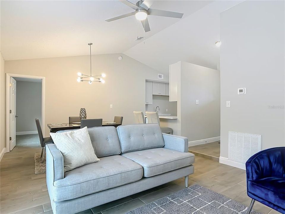 For Sale: $289,900 (3 beds, 2 baths, 1032 Square Feet)