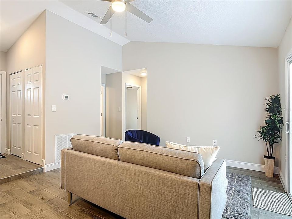 For Sale: $289,900 (3 beds, 2 baths, 1032 Square Feet)